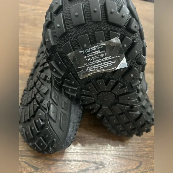 UGG ALL Gender Venture Daze Ultra Mini Boot
Black - men’s 8 & women’s 9 - Picture 5 of 9